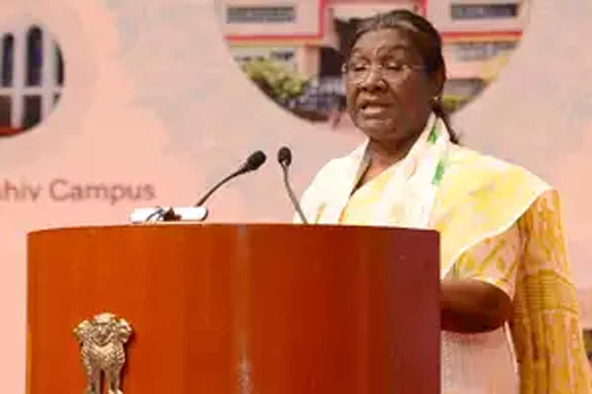 राष्ट्रपति द्रौपदी मुर्मू केंद्रीय संस्कृत विवि के प्रथम दीक्षांत समारोह में शामिल हुईं